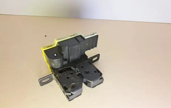 Renault Espace IV Tailgate/trunk/boot lock/catch/latch 8200000024 8200947699