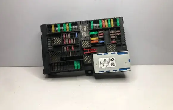 BMW 5 G30 G31 Fuse module 6837092