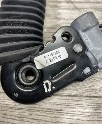 BMW 5 GT F07 Front seatbelt buckle 9115306 615796400B 21072010