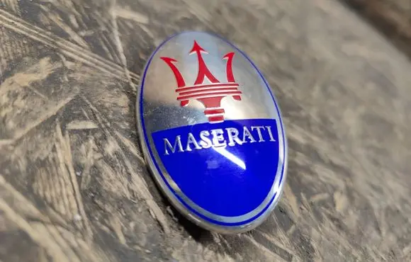 Maserati Quattroporte Manufacturer badge logo/emblem 