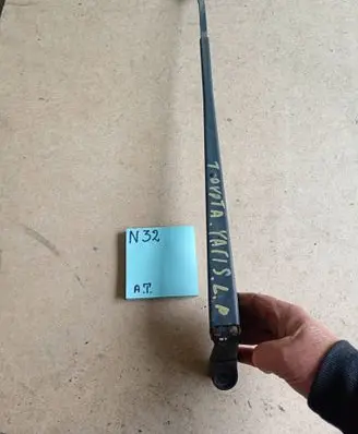 Toyota Yaris Front wiper blade arm 65487787