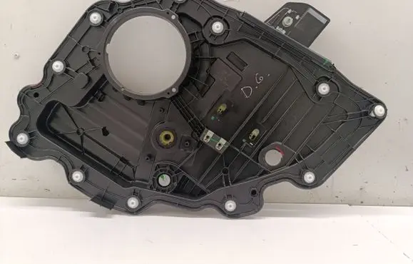Rear window lifting mechanism without motor