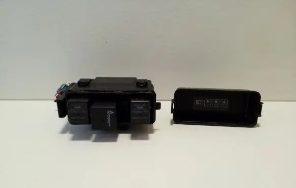 Mitsubishi Outlander Relay mounting block 