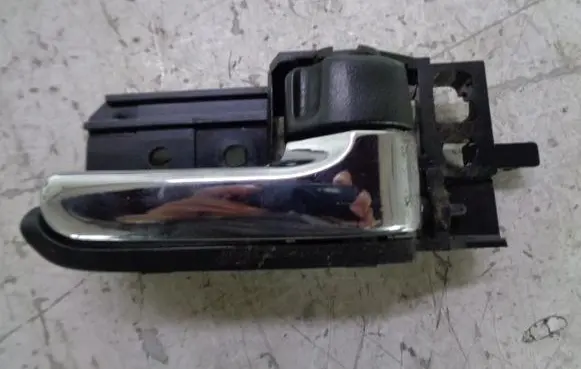 Toyota Avensis Verso Front door interior handle 