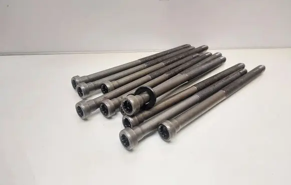 Volkswagen Golf VII Cylinder head bolts 