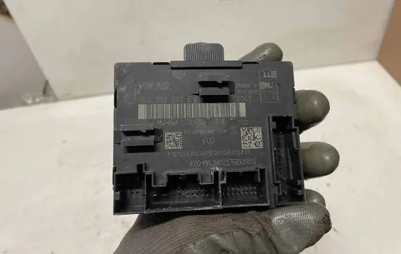 Volkswagen Golf VII Door control unit/module 5Q0959592