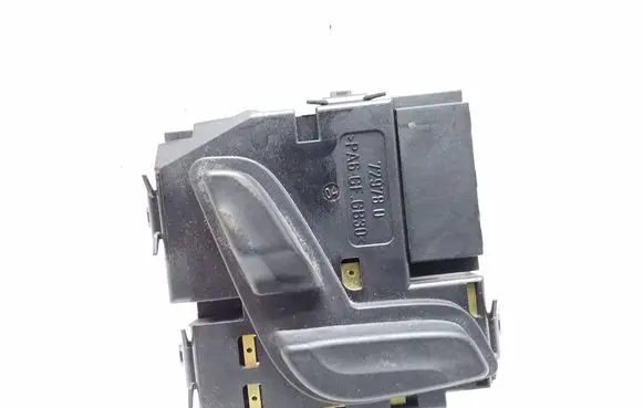 Mercedes-Benz E W212 Seat control switch A2048701958