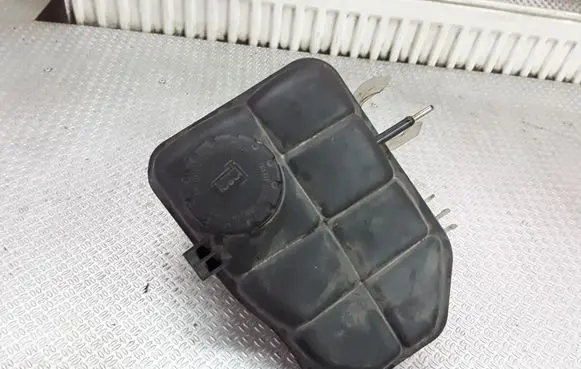 Mercedes-Benz C W203 Coolant expansion tank/reservoir 2035000049