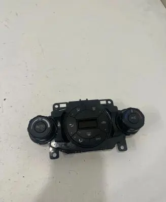 Ford Fiesta Climate control unit 8A6T18C612AL 61007038A