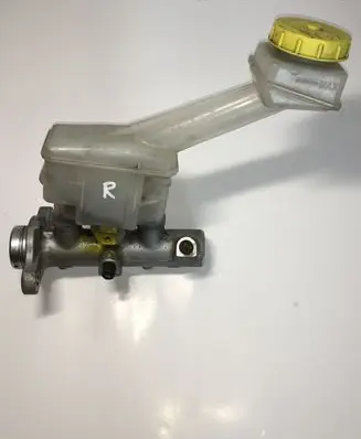 Nissan X-Trail T30 Master brake cylinder 8H611