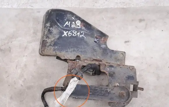 Mazda CX-3 Headlight level height control switch
