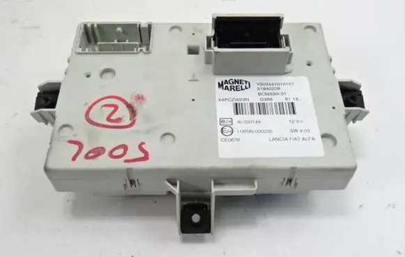 Fiat 500L Fuse module 51940208 Y503441010107 X4PCZW23N