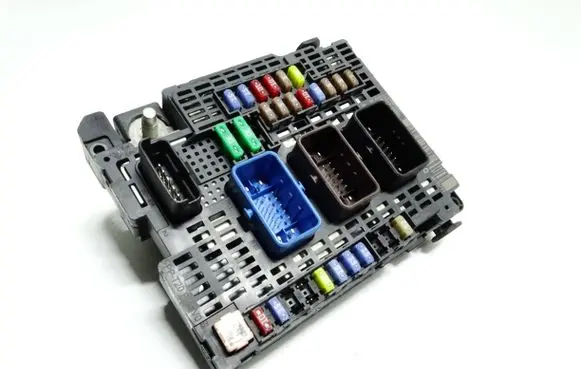 Citroen C4 II Picasso Fuse module 9810296080 69937157 BSMZ0201