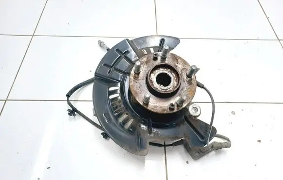 Front wheel hub