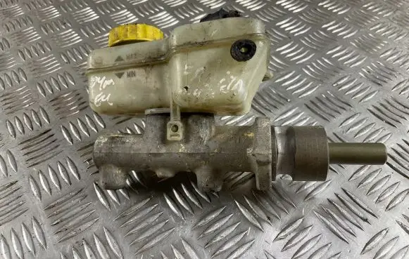 Skoda Fabia Mk1 (6Y) Master brake cylinder X5617