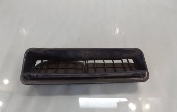 Volkswagen Polo IV 9N3 Quarter panel pressure vent