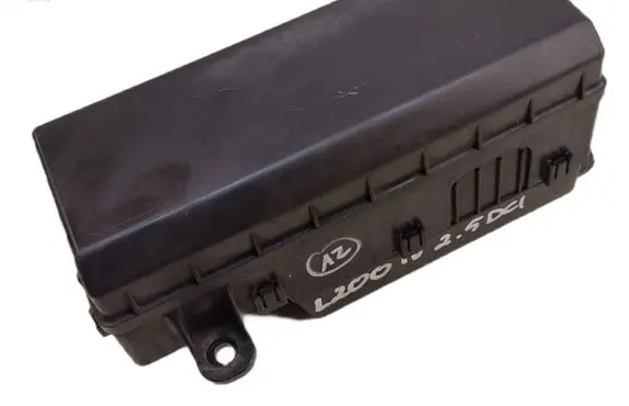 Mitsubishi L200 Relay mounting block 