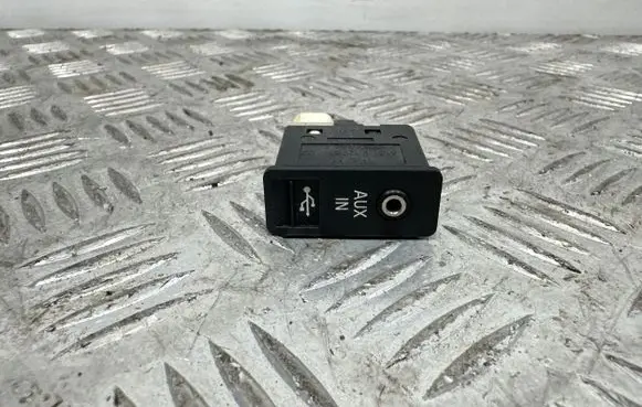 Mini One - Cooper Coupe R56 AUX in-socket connector 61319129651