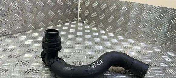 Engine coolant pipe/hose