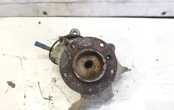 BMW 5 E39 Front wheel hub