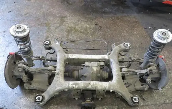 BMW 6 F12 F13 Rear axle beam with reductor 7370552