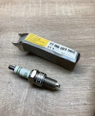 Renault Megane II Spark plug 7700103502