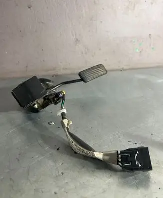 Toyota Corolla Verso AR10 Accelerator throttle pedal B7606