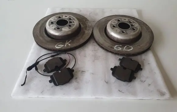 BMW 5 G30 G31 Rear brake disc 6860925