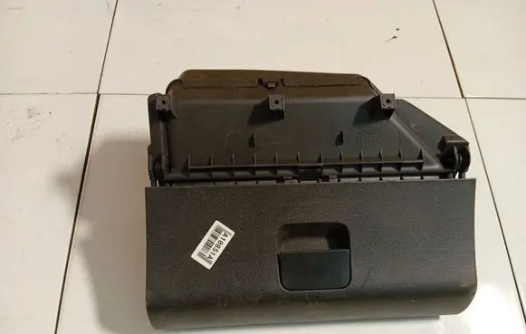 Glove box