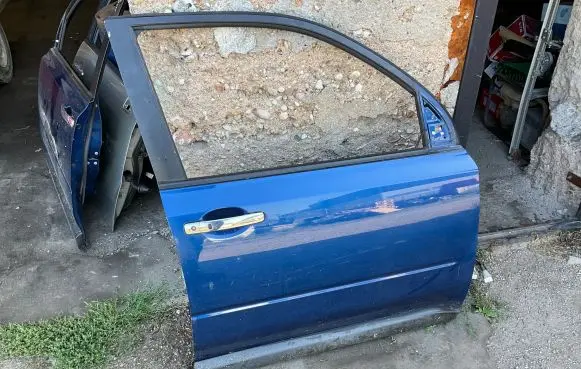 Nissan X-Trail T31 Front door