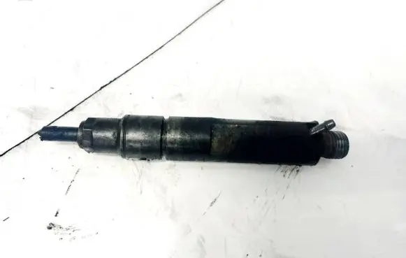 Skoda Octavia Mk1 (1U) Fuel injector 038130202b
