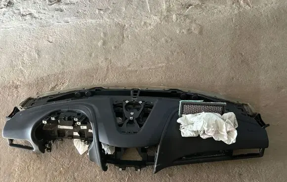Maserati Levante Dashboard 670043346