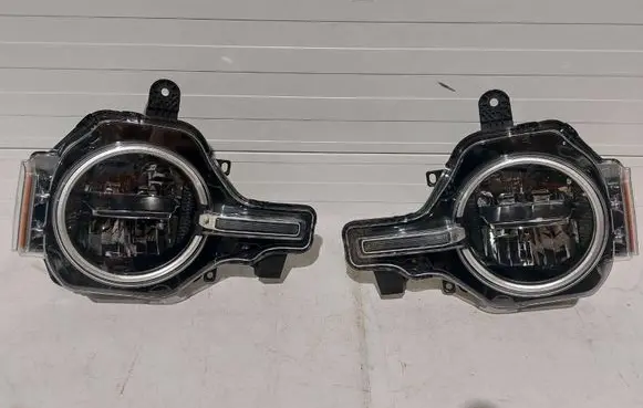 Ford Bronco Headlight/headlamp P2DB13W030A M2DB13W030A P2DB13W029A