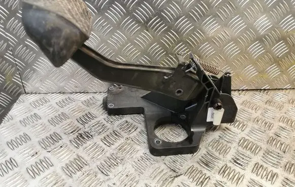 Mercedes-Benz B W245 Brake pedal 1692901401 A1692901401