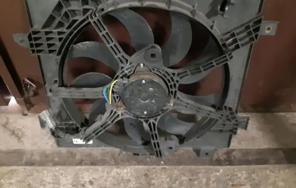 Nissan Note (E12) Electric radiator cooling fan