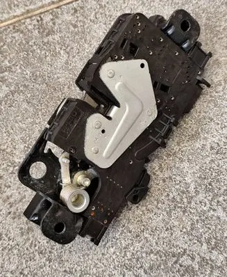 BMW X6 G06 Tailgate lock latch UK946339107 C36535103 163672