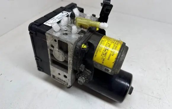 Lexus RX 330 - 350 - 400H ABS Pump 4451048060 1RE212017