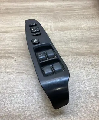 Subaru Outback Electric window control switch 83071AE020