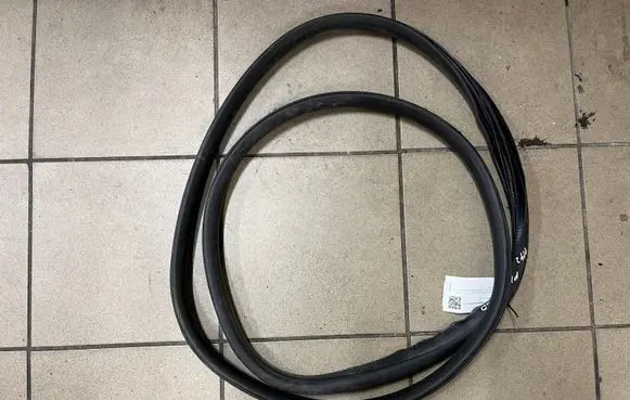 Volvo V60 Front door rubber seal 895291