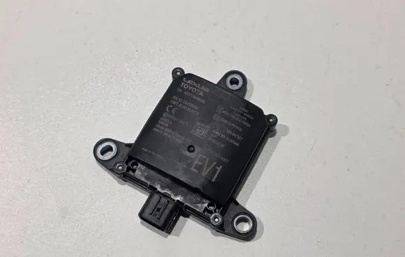 Toyota RAV 4 (XA50) Distronic sensor radar 8816242120