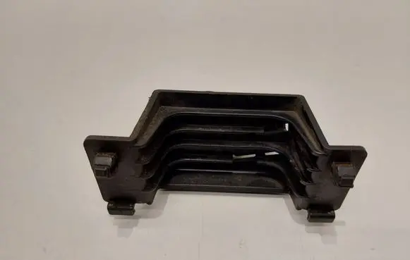 Volkswagen PASSAT B8 Other engine bay part 5Q0820769