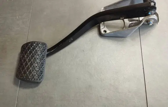 Mercedes-Benz ML W164 Brake pedal A1642900401 ZGS004 167831V