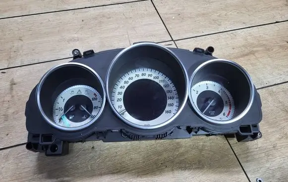 Mercedes-Benz E A207 Speedometer (instrument cluster) A2129001025