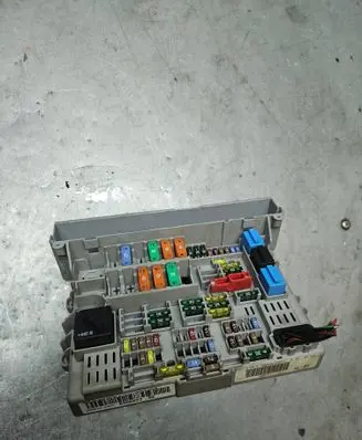 BMW 3 E90 E91 Fuse module 6906622
