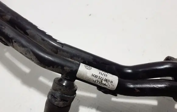Engine coolant pipe/hose