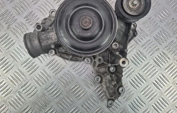 Mercedes-Benz E W212 Water pump R2732010101