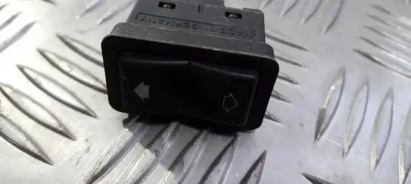 BMW 5 E39 Electric window control switch 8368974