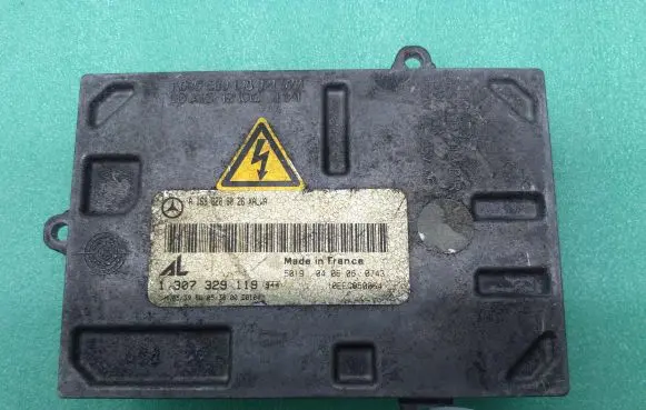 Mercedes-Benz B W245 Xenon control unit/module A1698209026