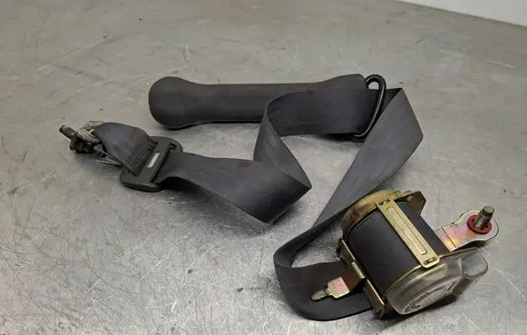Toyota Hilux (N80, N90, N100, N110) Rear seatbelt 7E7790 467053 098419