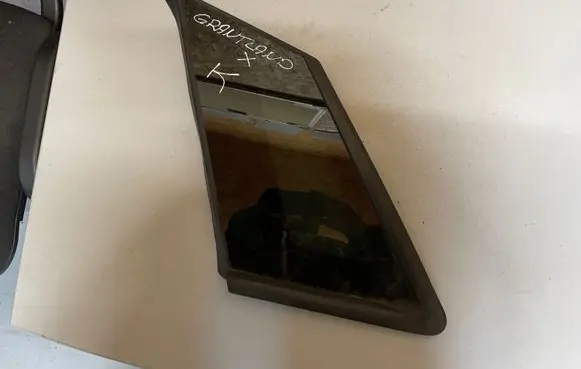 Opel Grandland X Rear side window